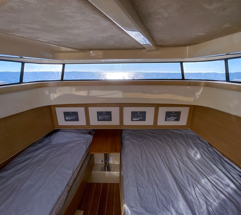 Marex 370 Aft Cabin, hytter och badrum, såld av Opulence Yachts
