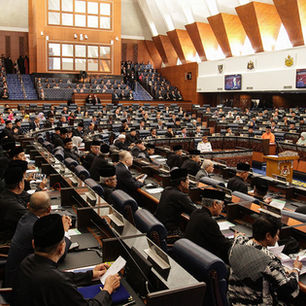Wajarkah Sidang Parlimen Ditangguh Semasa Darurat?