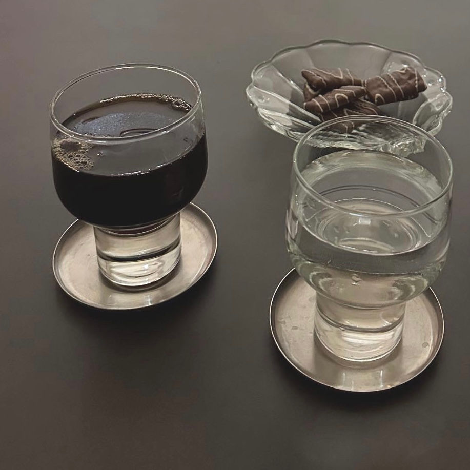 Thumbnail: LEAF SHAPED GLASS DISHES [3]