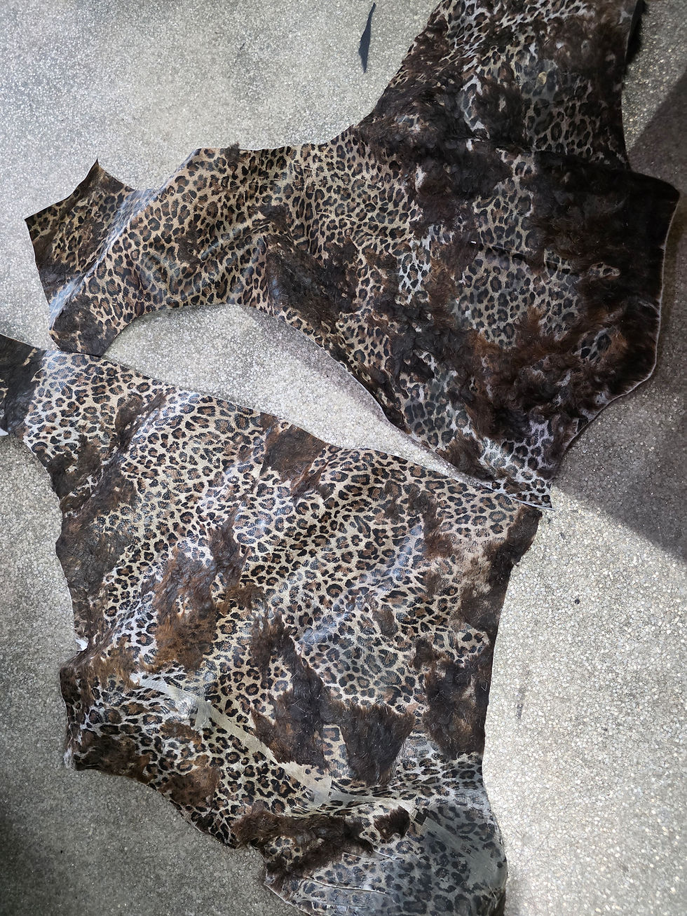 Thumbnail: Leather/cowhide scrap box 50
