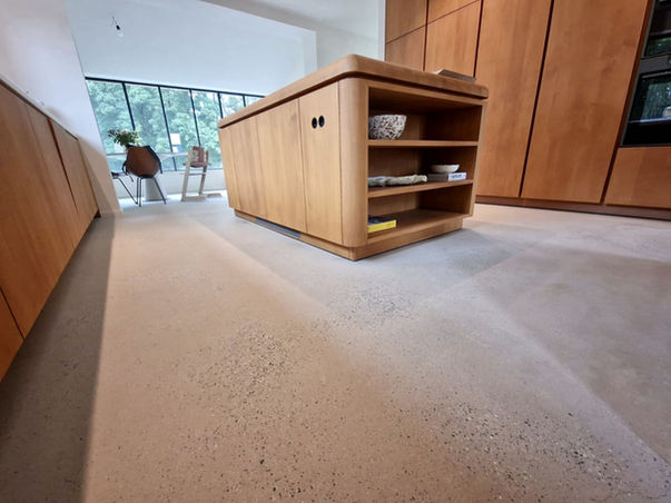Terrazzo met grindplekken