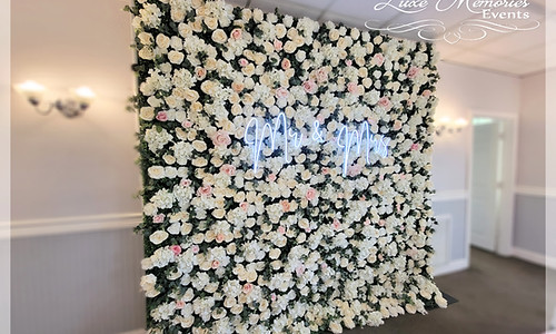 Deluxe Floral Wall