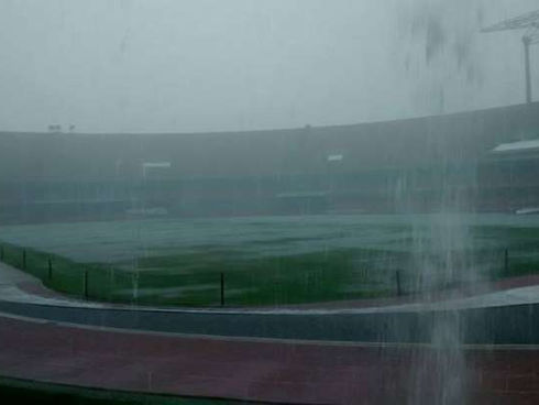 Chuva forte na capital gera alagamento no Morumbi e sede social do São Paulo