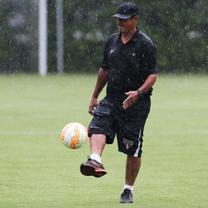 Muricy coloca cargo à disposição, São Paulo não aceita, e técnico continua