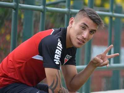 Muricy escala Centurión na vaga de Pato em treino para o Majestoso