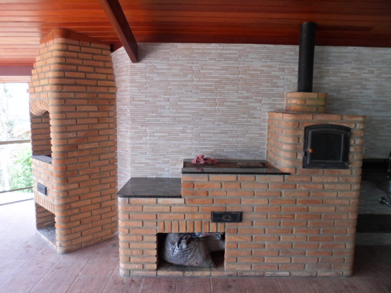 Churrasqueira, forno e fogão a lenha em Cond. Fazenda Gramado (foto 6)