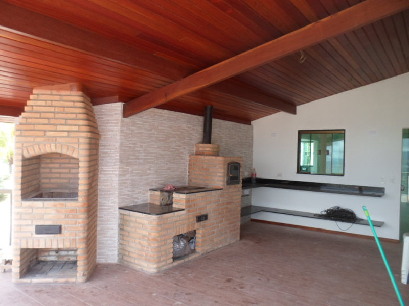 Churrasqueira, forno e fogão a lenha em Cond. Fazenda Gramado (foto 1)