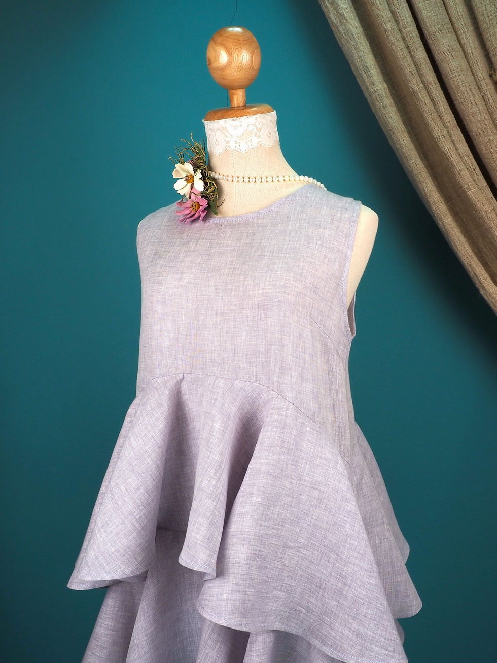 ภาพขนาดย่อ: แต่งชุดสีขาว Ruffles Violet