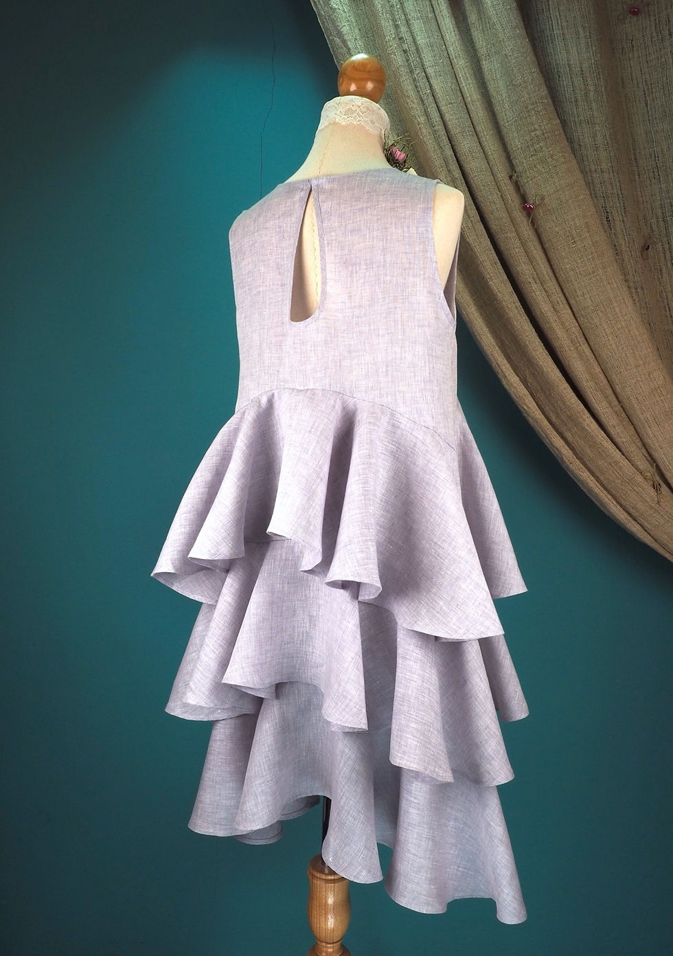 ภาพขนาดย่อ: แต่งชุดสีขาว Ruffles Violet