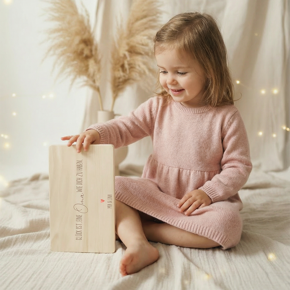 Miniaturbild: Personalisiertes Frühstücksbrett - Schneidbrett – Glück ist Mama Papa Oma Opa