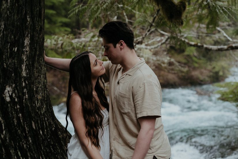 sahalie falls enagement session