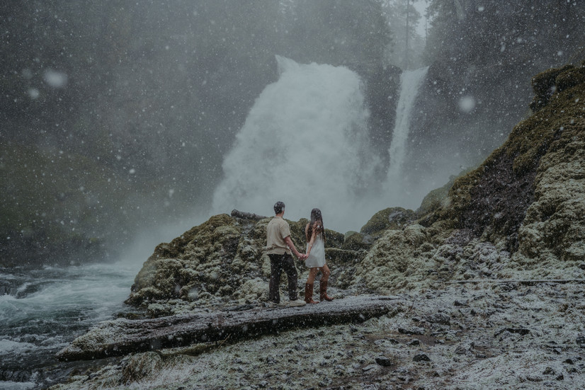 sahalie falls enagement session