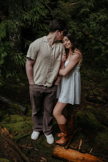 sahalie falls enagement session