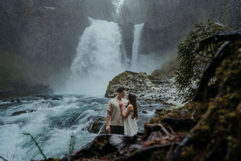 sahalie falls enagement session