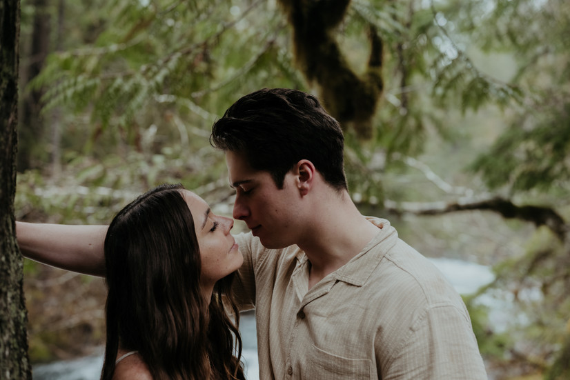 sahalie falls enagement session