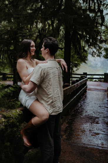 sahalie falls enagement session