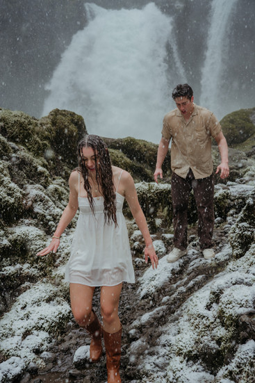 sahalie falls enagement session