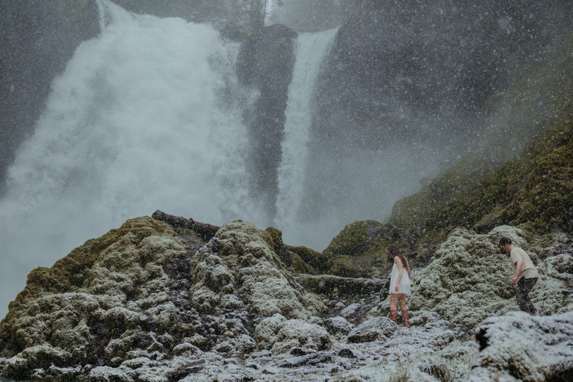 sahalie falls enagement session