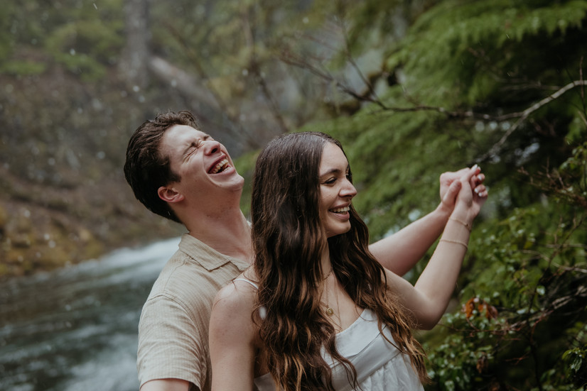 sahalie falls enagement session