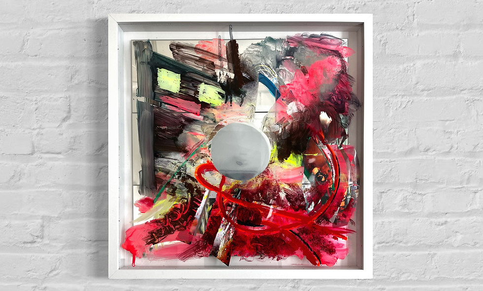 Julia Doll: Und nur die Augen (Charkiw), 2025 Hintergiasmalerei (Acryl), Collage, Spiegel. Gerahmt. 52,7. x 52,7 x 4,5 cm