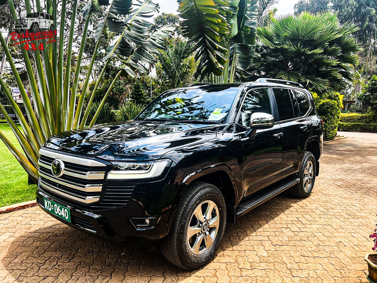 Toyota Landcruiser 300 Sahara