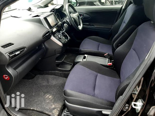 toyota-wish-2013-black-6_7jpg