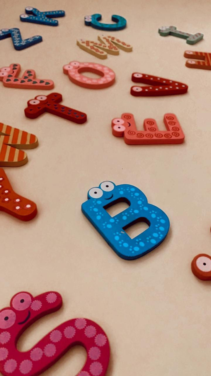 Miniatura: Alfabeto de madera de colores con imán