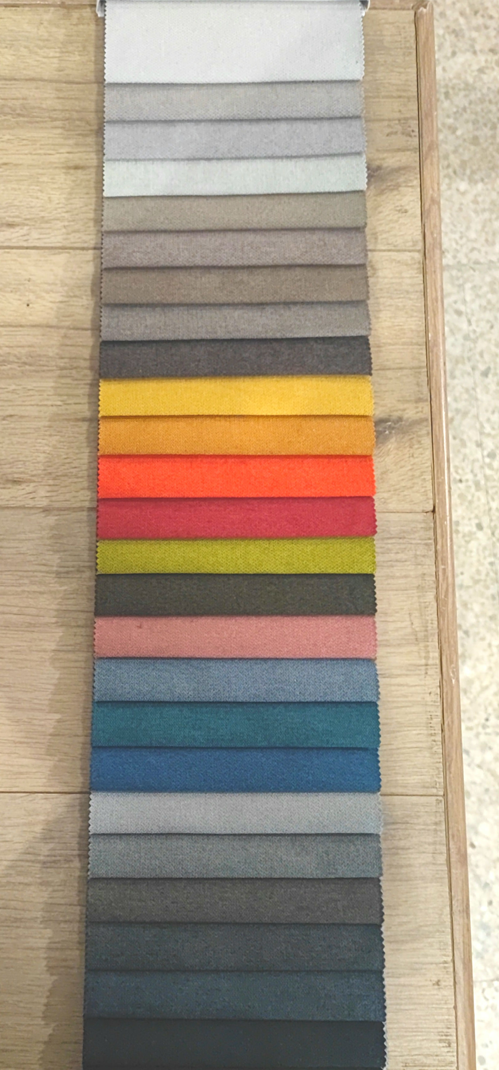 Tessuto per tappezzeria in cm 140 colori a scelta prezzo al metro