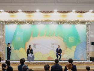 A talk session with the Governor of Kyoto.