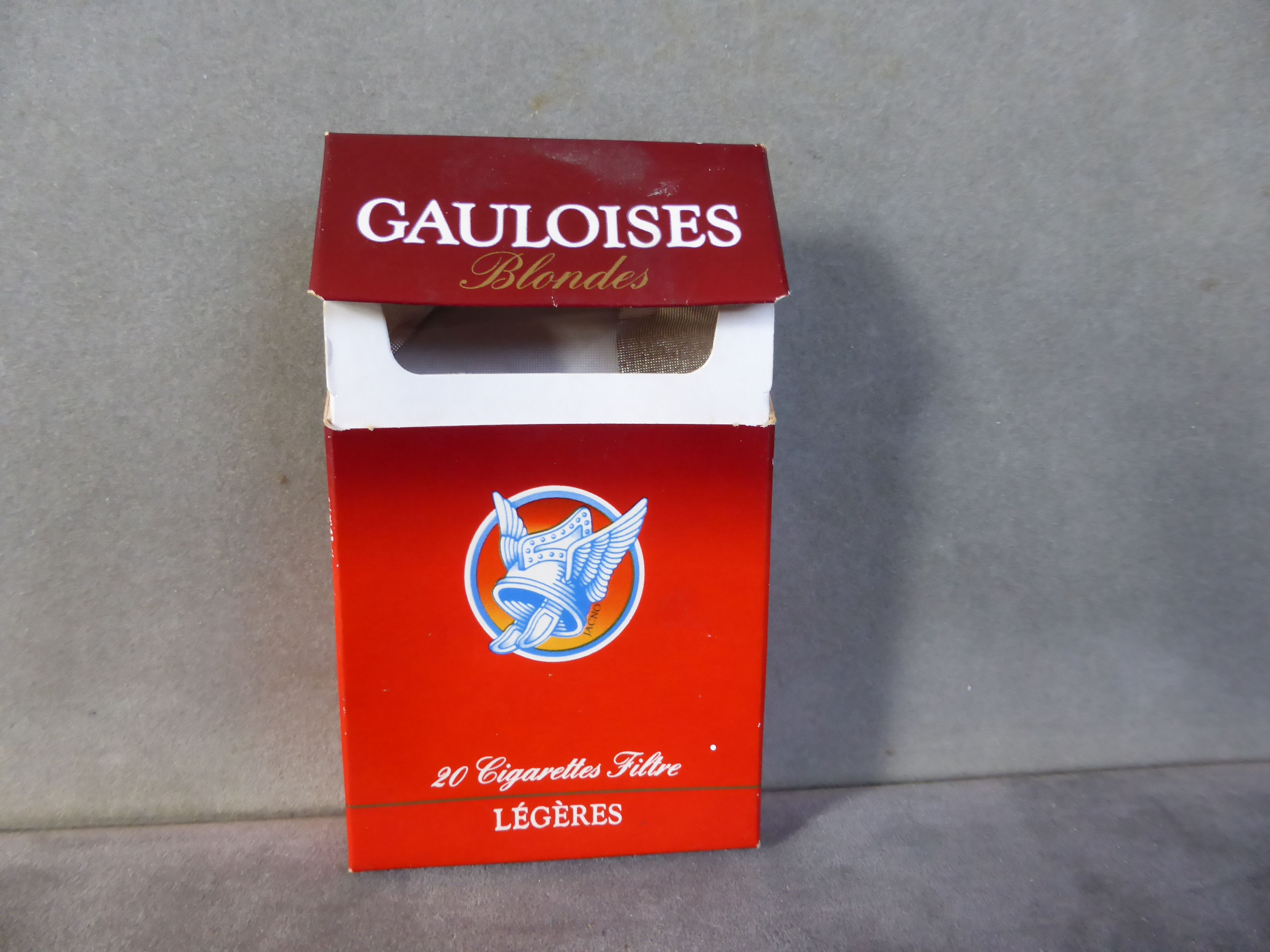 SM27 Gauloises Blondes packet (20)