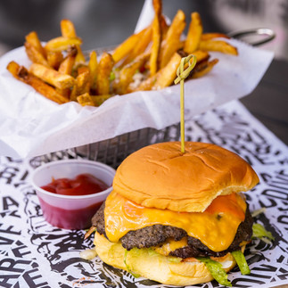 Dive Bar LIC showing major New York sports and fight events in LIC, Queens.