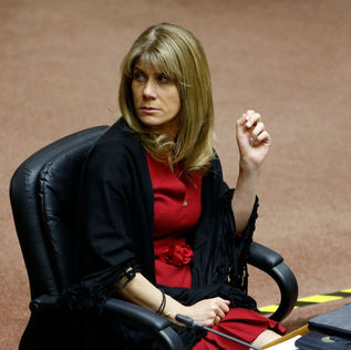 Ximena Rincón baja su candidatura presidencial