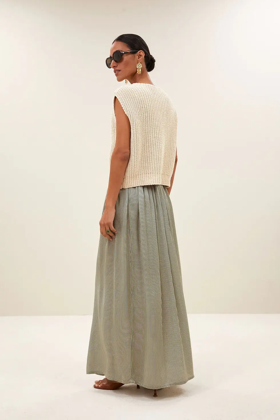 by bar katoenen spencer in kleur almond