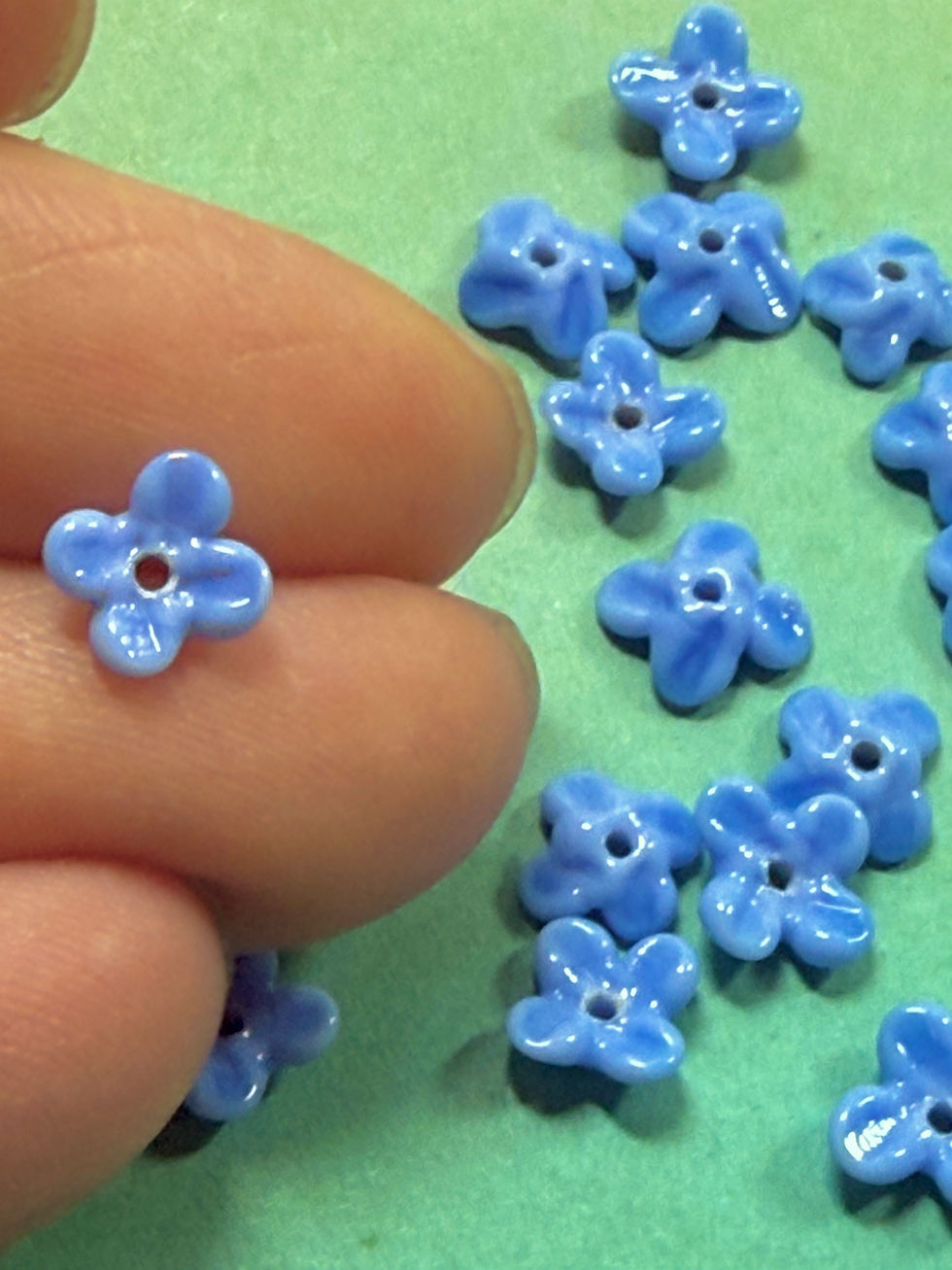 Miniatura: Tiny Lampwork Petals, Periwinkle