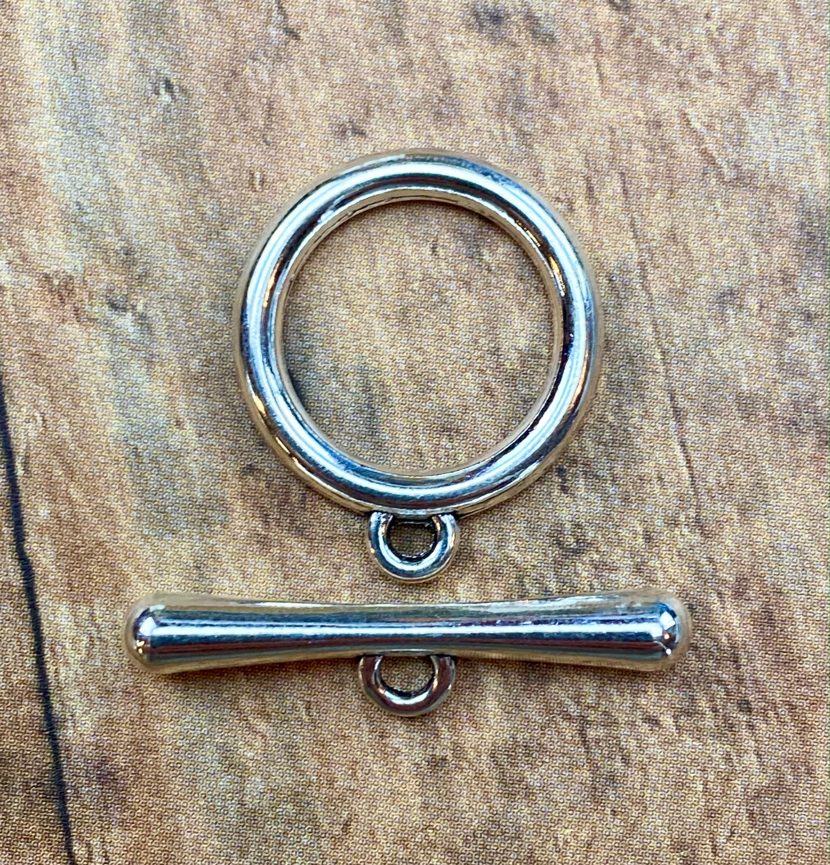 Contemporary Rounded Toggle Clasp (silver)