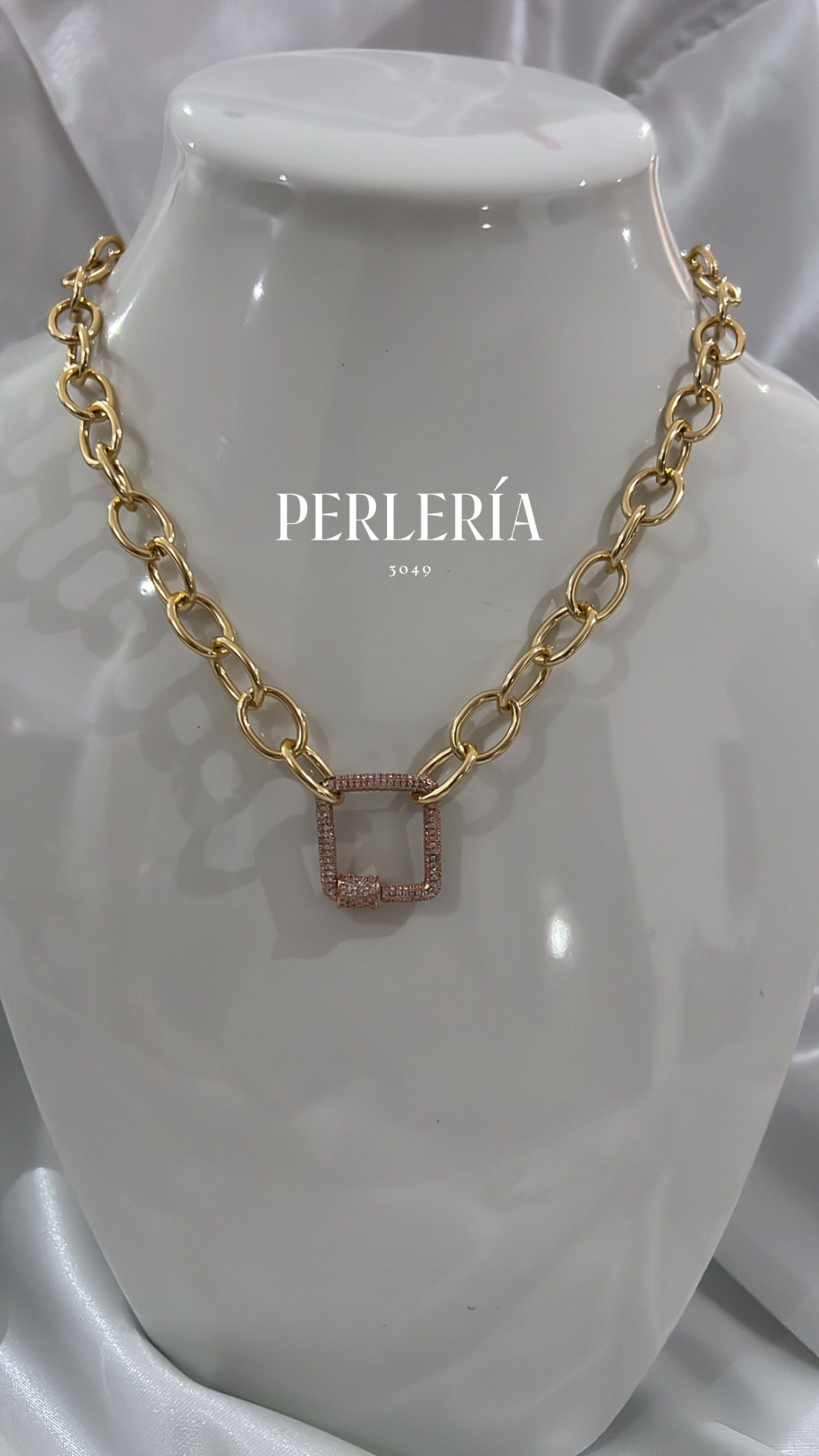 Collar broche rosado