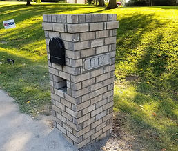 Flat topped brick mailbox