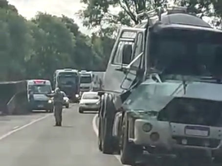 Acidente envolvendo caminhões é registrado na BR 468 em Campo Novo