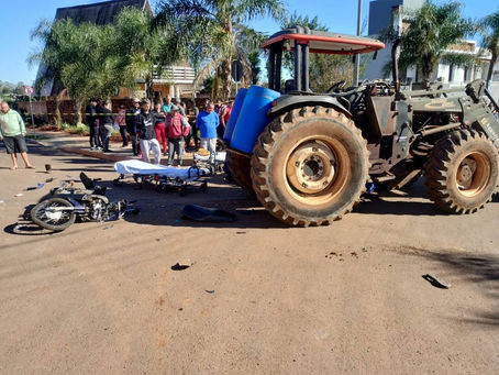 Jovem morre ao colidir motocicleta contra trator em bairro de Chapecó