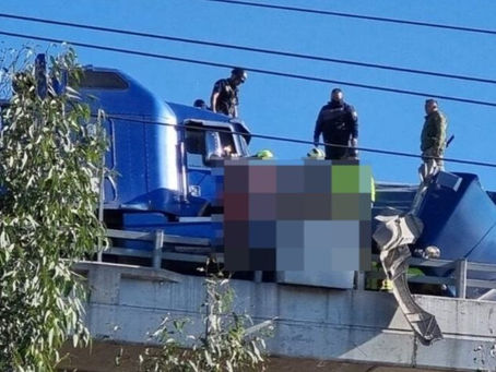 Noticias México: conductor queda prensado en accidente de la México-Puebla