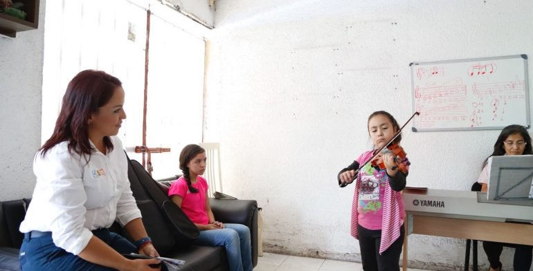 Andrea Villanueva se compromete a trabajar por la primera infancia