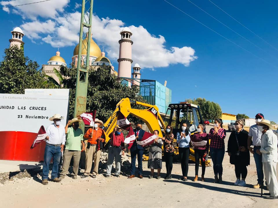 Gobierno de Acámbaro avanza en la pavimentación de calles con la entrega de cemento a su población
