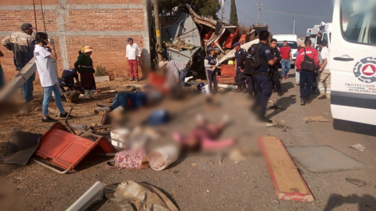 Tráiler choca contra camión de pasajeros dejando varios muertos y heridos en la Morelia-Pátzcuaro