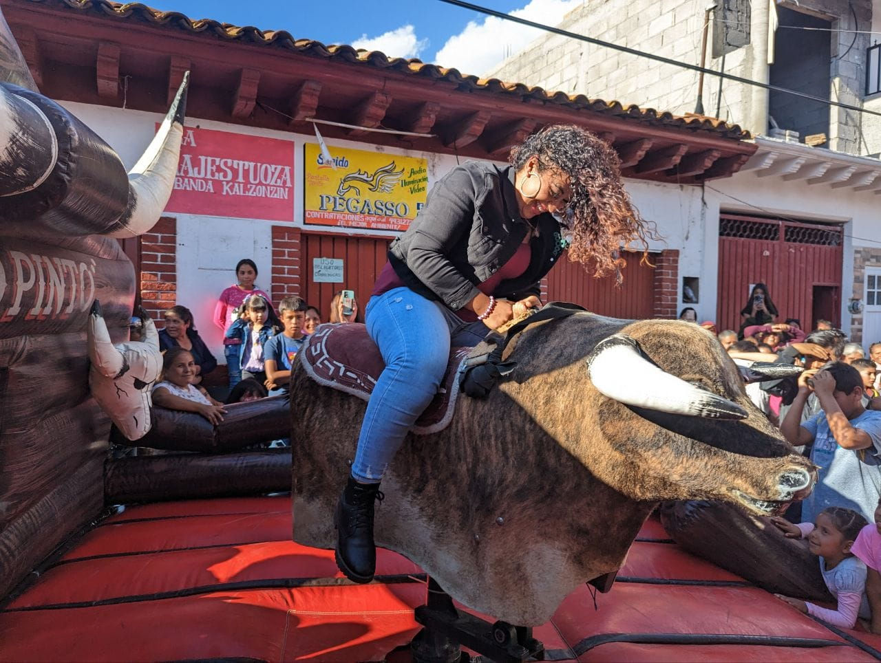 Dip. Luz García festejó a las madres y niños de Huiramba