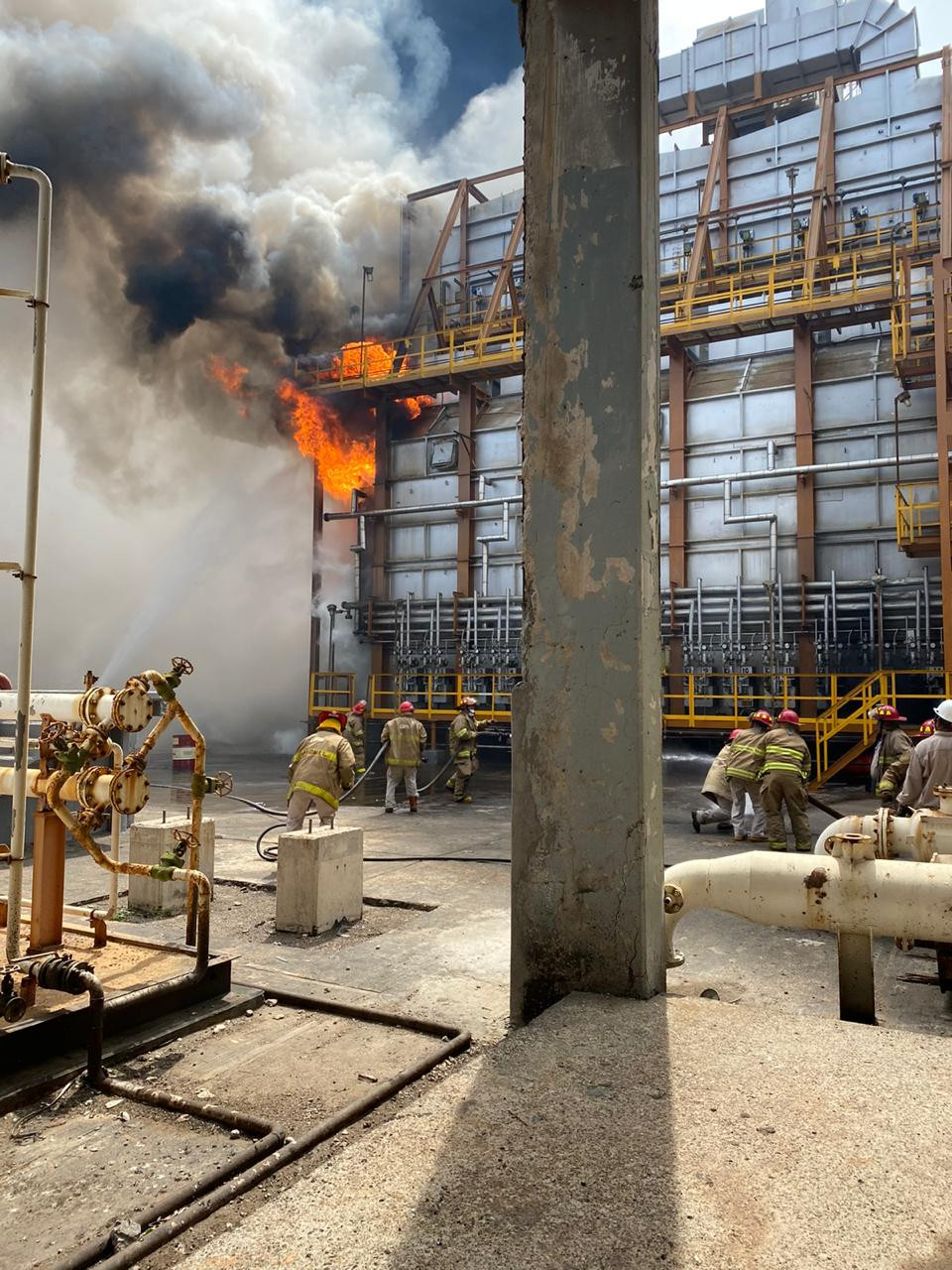 Por sismo, refinería Salina Cruz entra en "Paro seguro" por incendios presentados