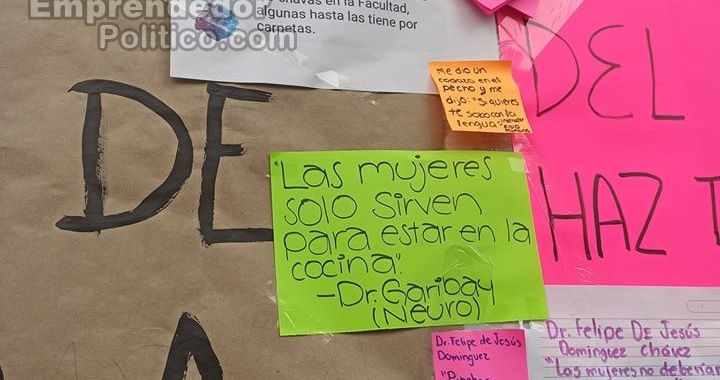 Con pancartas sobre periódico mural de Medicina, estudiantes denuncian acoso por profes y doctores