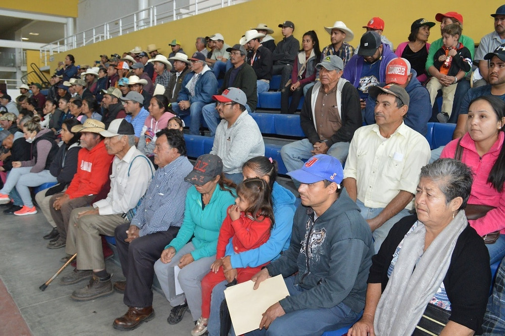Alcalde de Acámbaro Alejandro Tirado entrega implementos agrícolas a 77 productores de la región