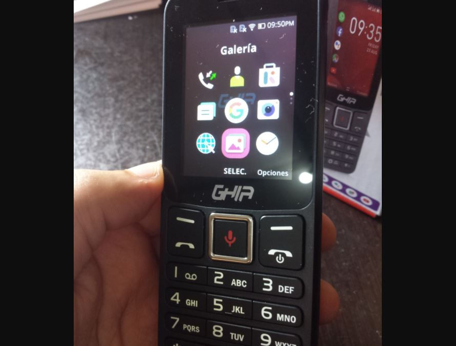 Córrele al OXXO: Ponen a la venta su propio smartphone por 600 pesos