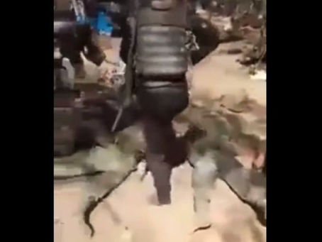 México: Video muestra a soldados sometidos por narcos