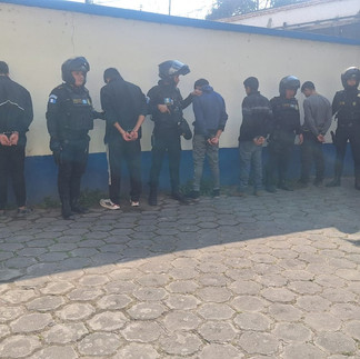 Capturan a 18 tras ataques que dejaron ocho policías muertos